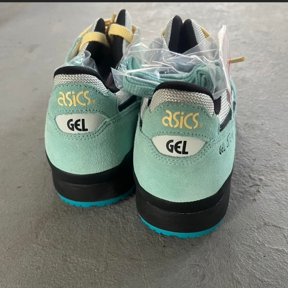 Asics Gel Lyte III Mint Blue with Yellow Accents - Picture 7 of 7